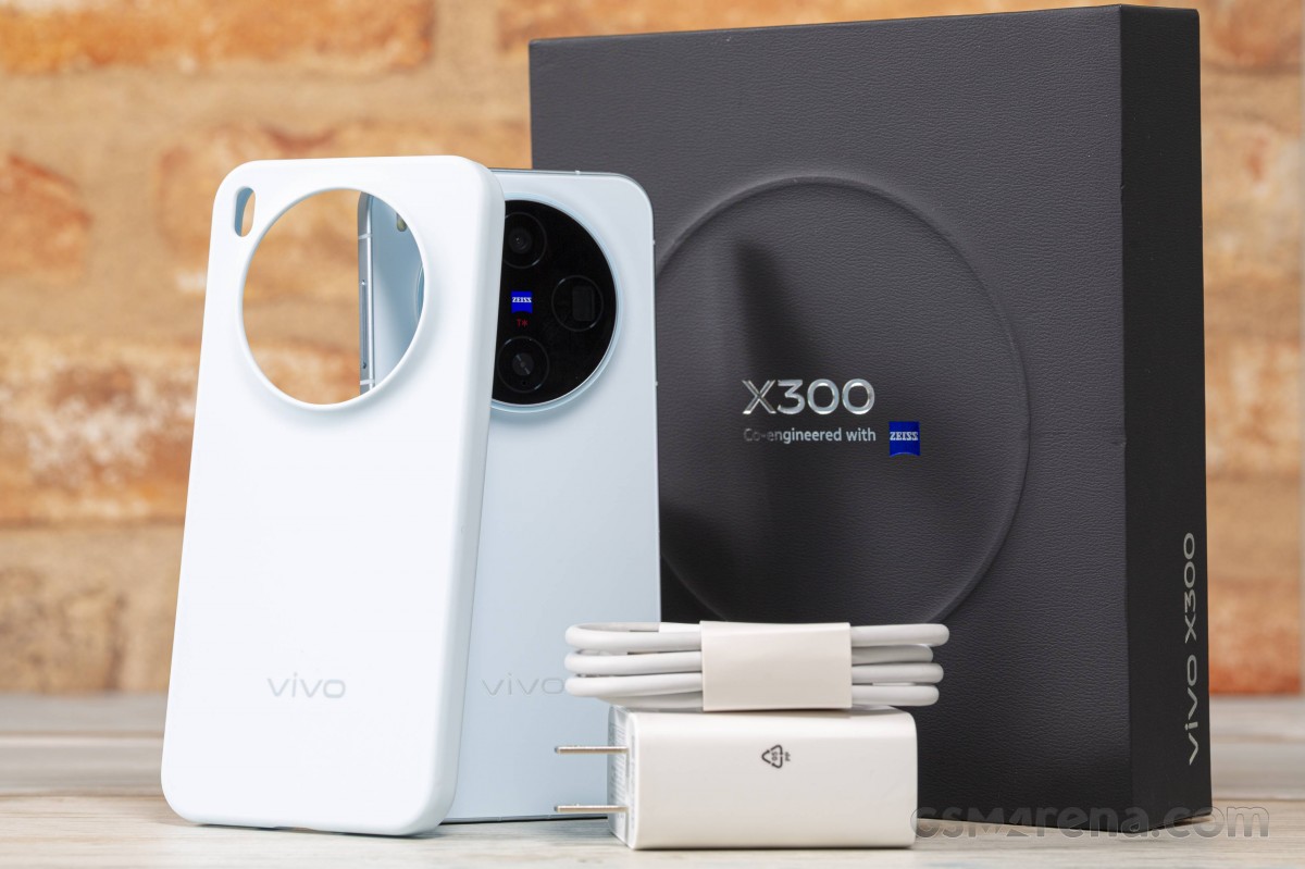 vivo X300 开箱，自在蓝机身与包装盒